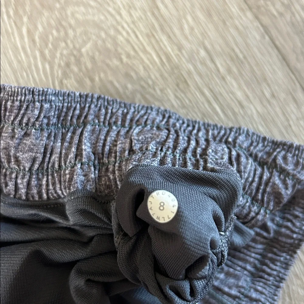 Lululemon Hotty hot shorts - Picture 4 of 4
